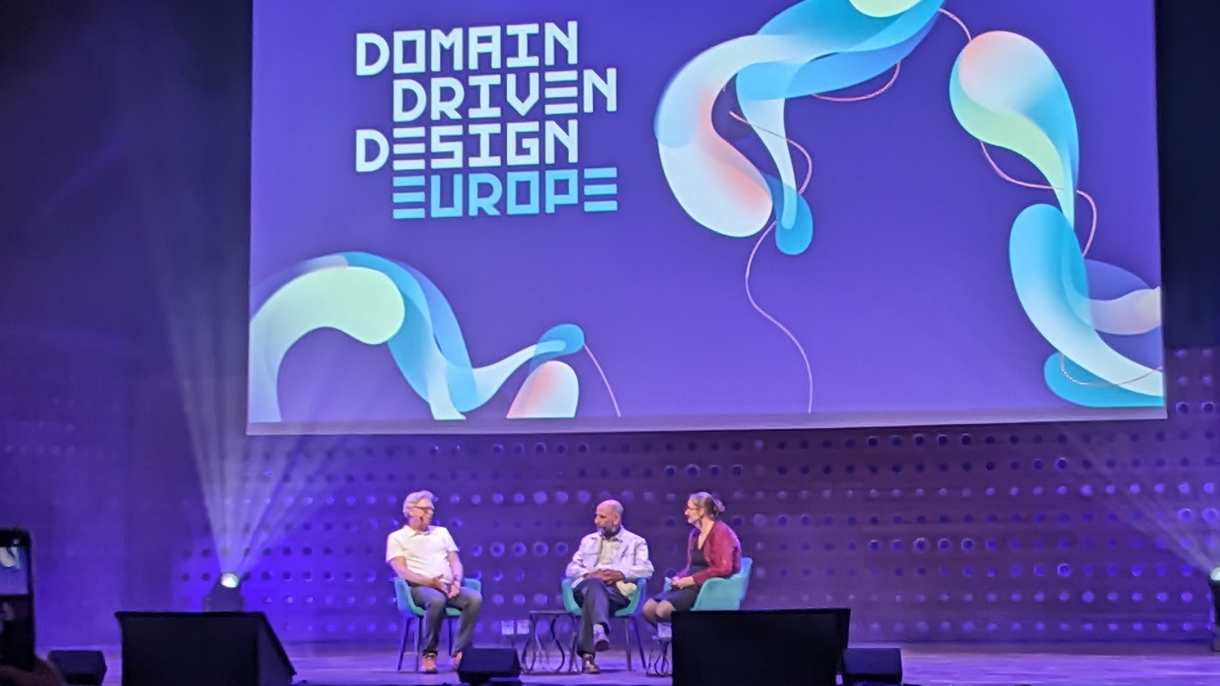 Panel discussion on the main stage of DDDEurope, Eric Evans sitting to the left, Martin Fowler in the middle, Gien Verschatse to the right